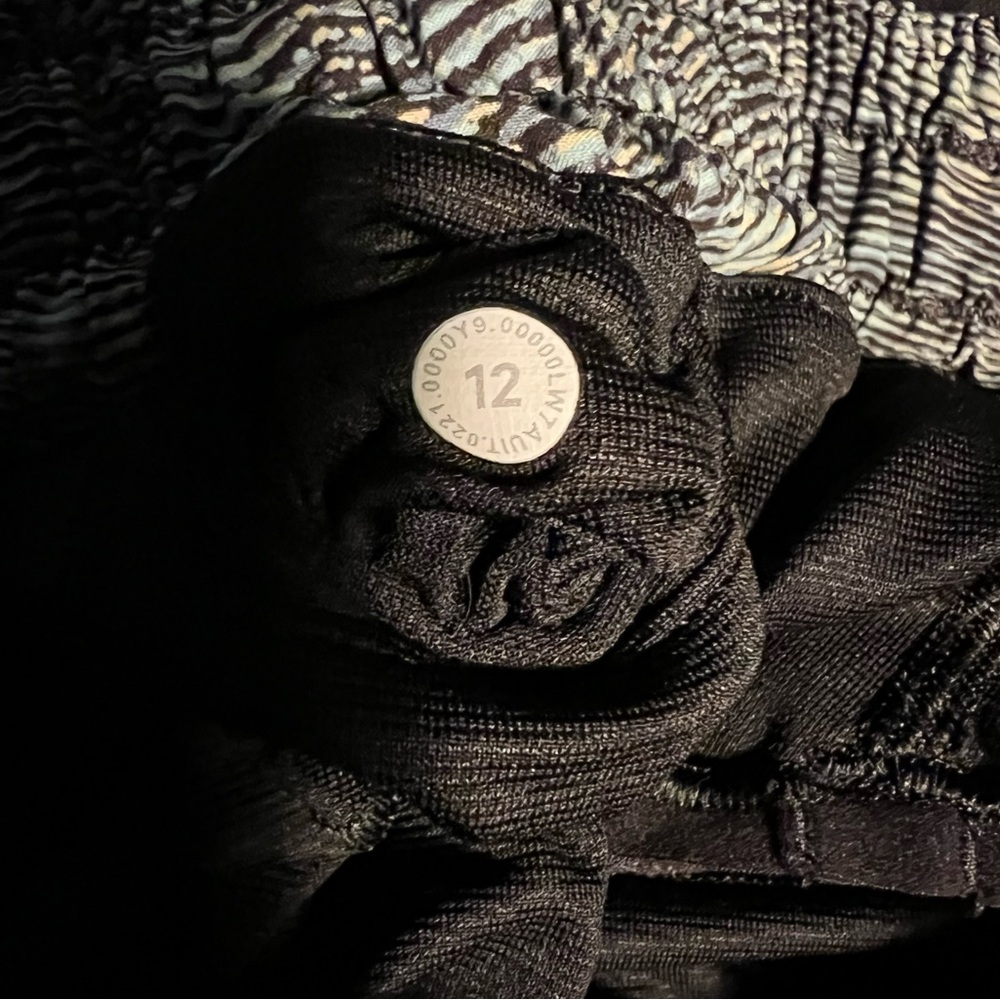 Lululemon Hotty Hot Short 4” - Picture 3 of 3